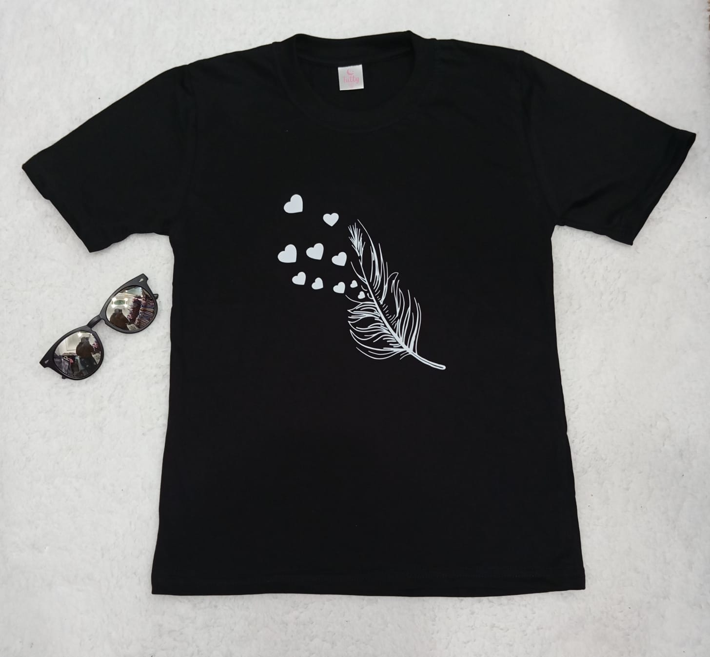 Pluma corazon negro | Tutty Store